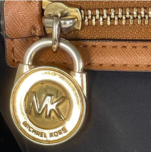 Michael Michael Kors Nylon Crossbody Bag EUC - Picture 2 of 12